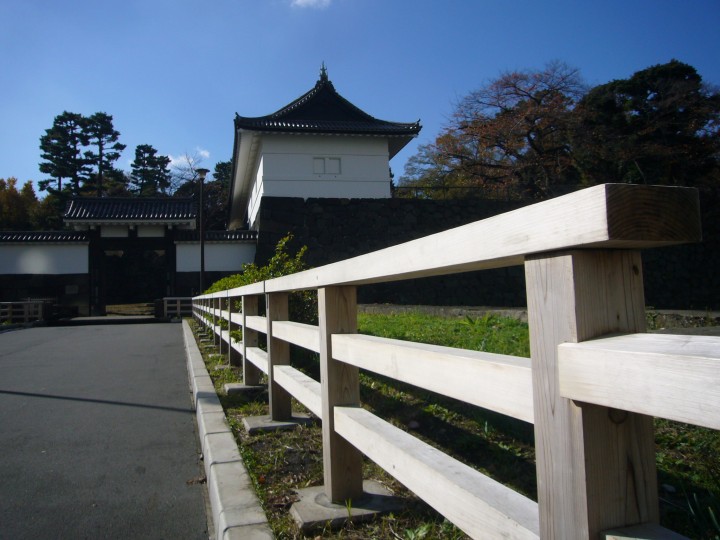 北の丸公園　清水門付近柵改修工事　平成２１年４月施工